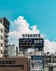 hanime1动漫恋爱题材高分番剧封面，温暖色调的校园场景，两位主角面对面